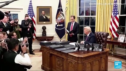 Estados Unidos: juez suspende orden de Trump de pausar fondos de asistencia federal