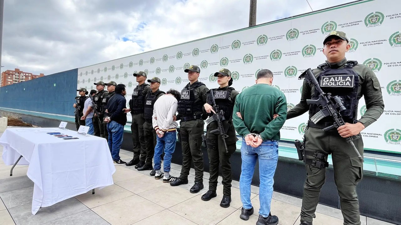Cayeron peligrosos extorsionistas que operaban bajo la modalidad de sexting y falsos guerrilleros en Bogotá
