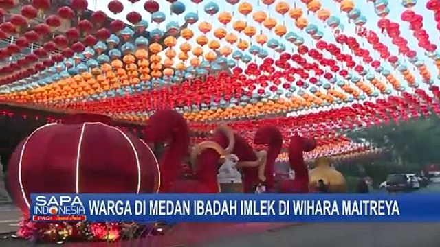 Malam Imlek, Warga Ibadah di Kelenteng Petak Sembilan