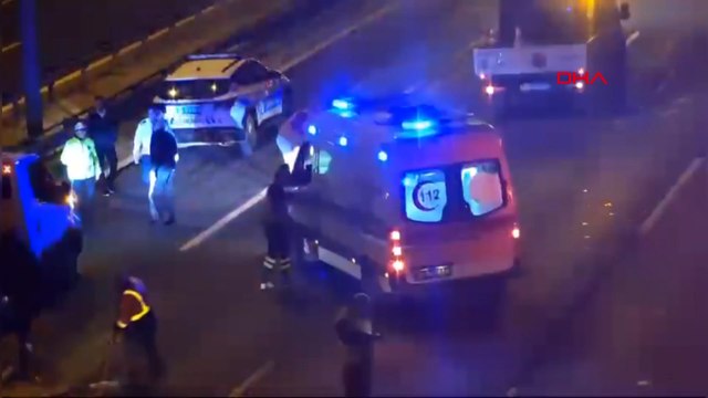 Ümraniye TEM Otoyolu'nda otomobil yolcu otobüsüne çarptı: 2 yaralı