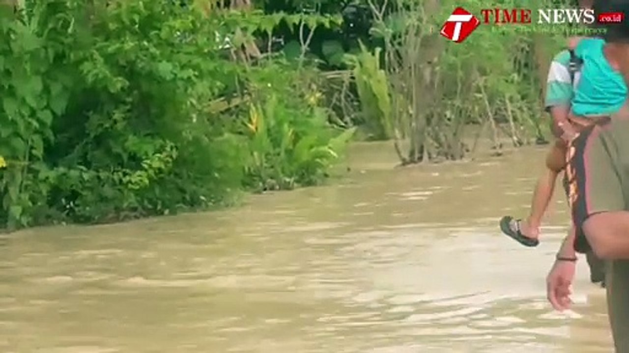 Tanggul Sungai Kembali Jebol, Ratusan Rumah Dilanda Banjir