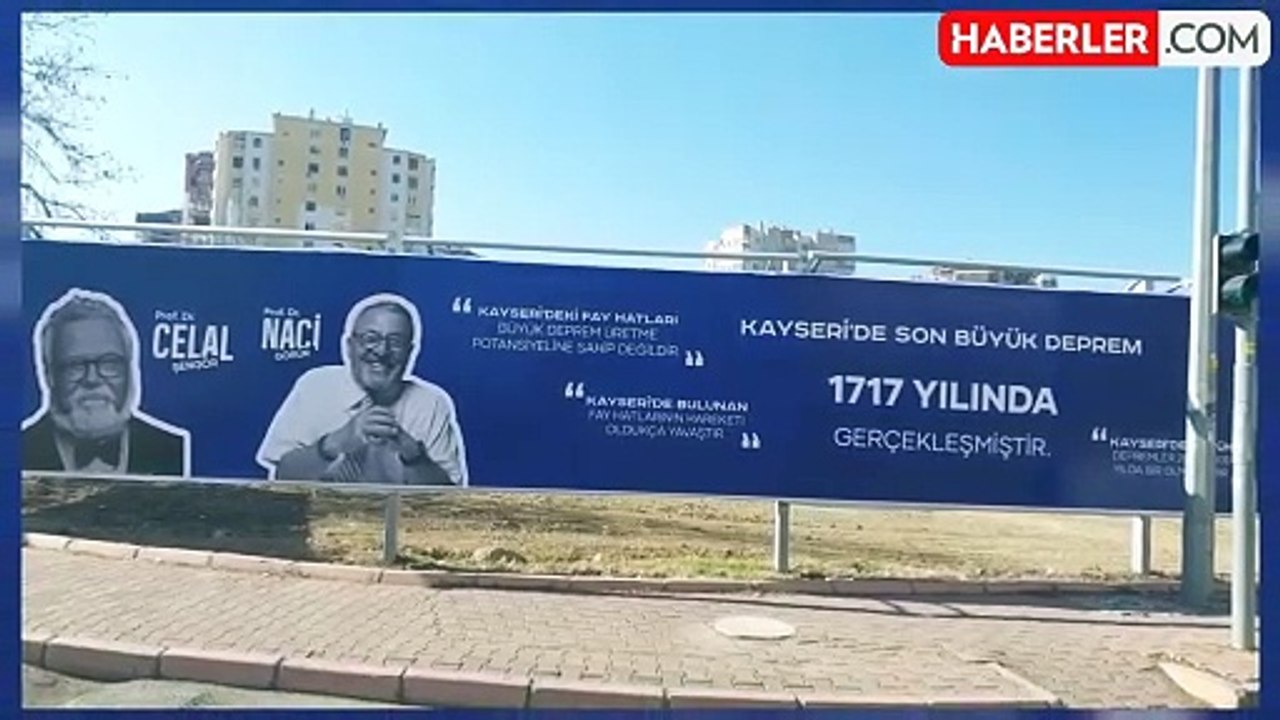 Kayseri'de asılan afiş Naci Görür'ü çileden çıkardı