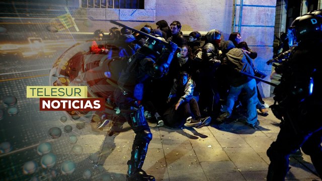 Españoles protestan contra el desalojo de colectivos de la antigua Massana