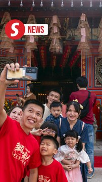 Crowds gather at temples nationwide to usher in Year of the Snake