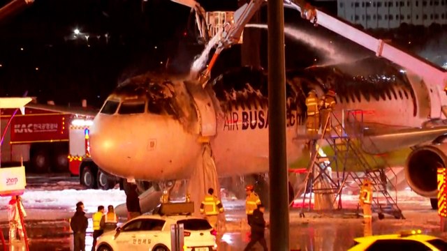 Un Airbus a pris feu sur la piste de l'aéroport de Busan, 176 passagers évacués