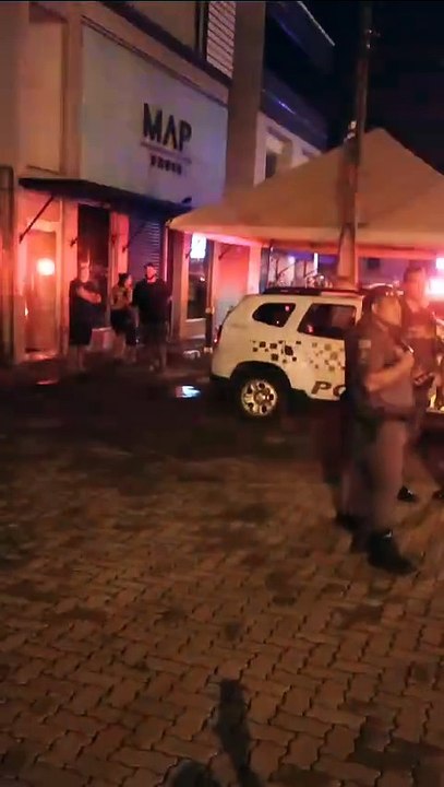 Incêndio de grandes proporções destrói loja de utilidades em Limeira