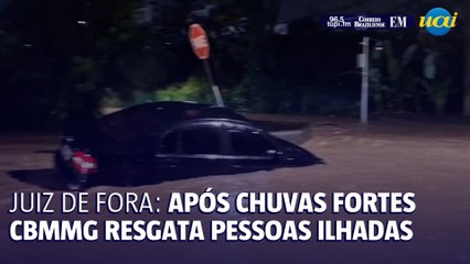 Alagamento em Juiz de Fora deixa pessoas ilhadas em carro