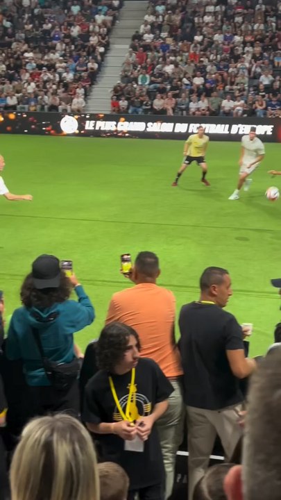 Mehdi Amri, champion du monde du petit pont, est une figure incontournable du monde du foot freestyle ! Il a participé à l’épopée du Maroc lors de la dernière édition de la Kings League, en compagnie d’autres créateurs de contenu.