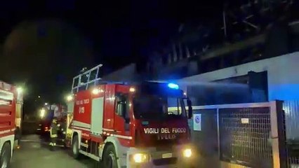 Novedrate, incendio alla Salice: l'intervento dei vigili del fuoco