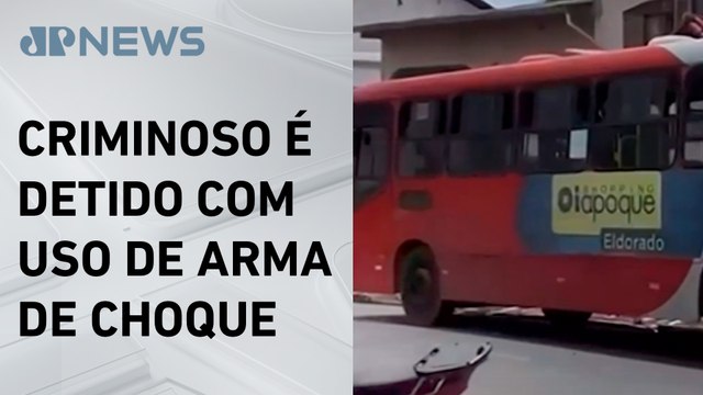 Homem é preso após sequestrar ônibus e manter passageiro refém em Minas Gerais