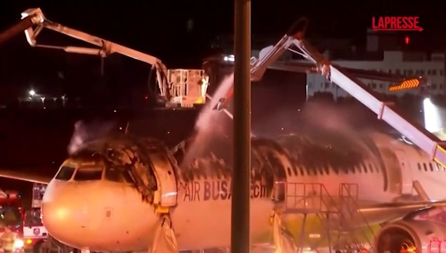 Sud Corea, aereo prende fuoco al decollo: tutti salvi i 176 passeggeri