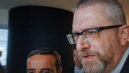 Un eurodiputado de extrema derecha interrumpe el minuto de silencio por las víctimas del Holocausto