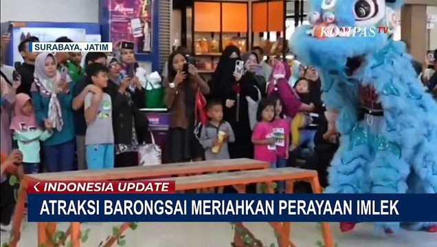 Meriahkan Perayaan Imlek, Atraksi Barongsai Menghibur Penumpang Kereta di Stasiun Gubeng