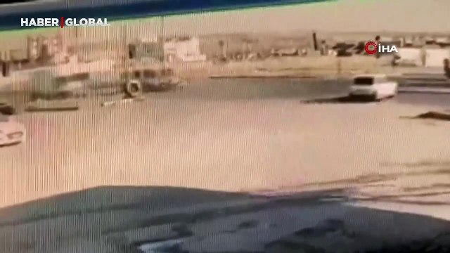 Otomobil ve hafif ticari araç kavşakta çarpıştı: 14 yaralı