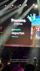 ¡Isabel Forner conquista la alfombra roja con su increíble estilo en los Premios TikTok ✨