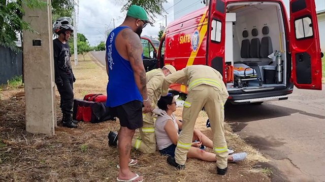 Colisão entre motos deixa mulher ferida no Bairro Alto Alegre
