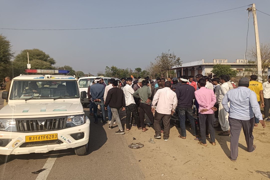 हादसे में सीआरपीएफ जवान की मौत, महिला सहित दो घायल.... देखें वीडियो ....