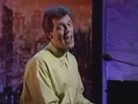 Hugh Laurie Dr [H]ouse chante Hey Jude