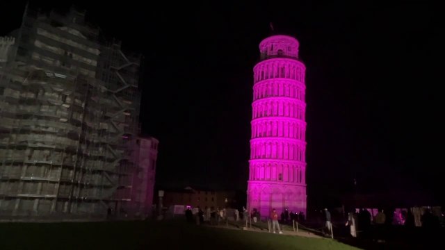 Pisa, la Torre diventa rosa in omaggio al Giro d'Italia