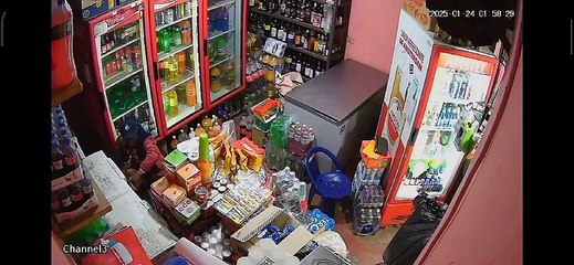 Video: Antisociales ingresaron a una licorería, amarraron a la vendedora y se llevaron bebidas