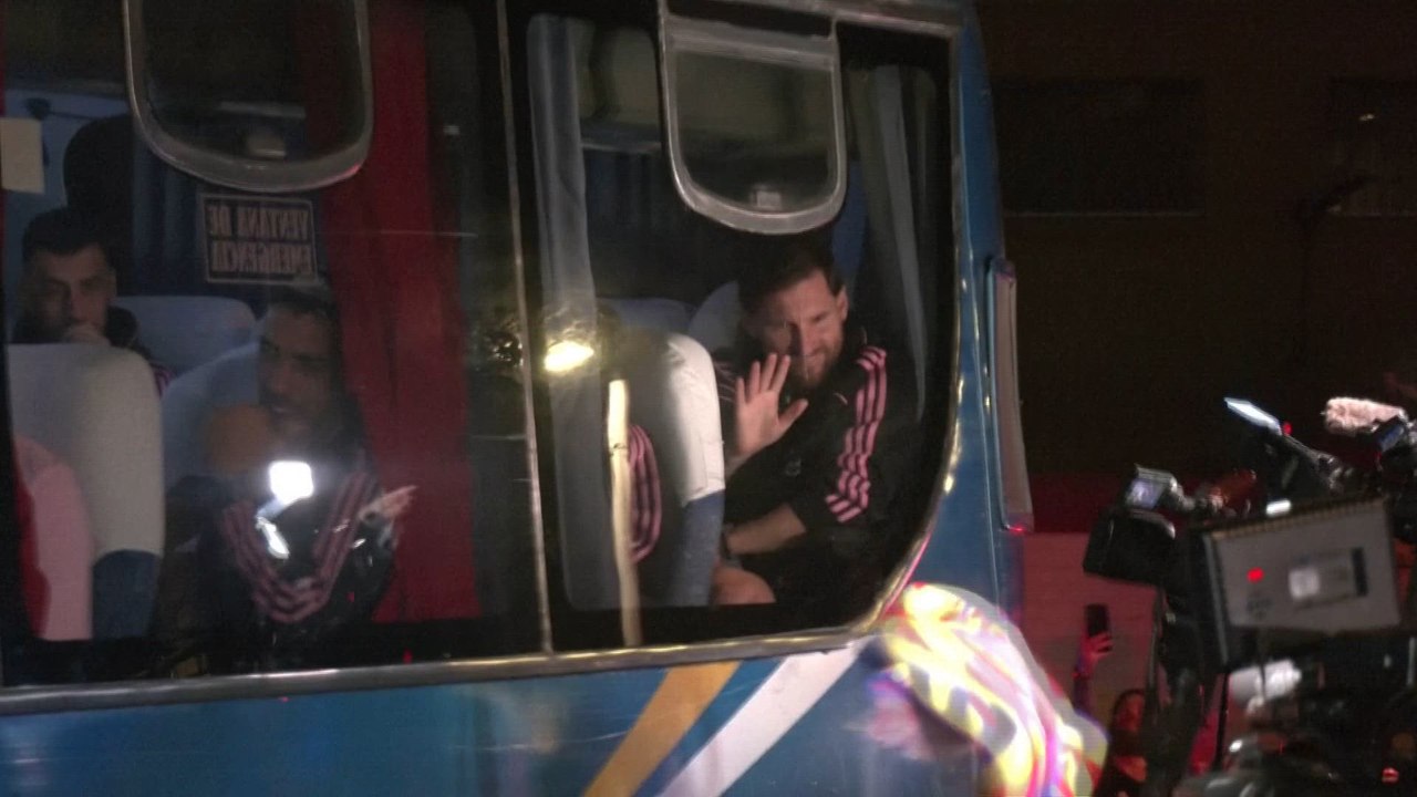 Hundreds of excited fans welcome Messi to Peru for friendly match