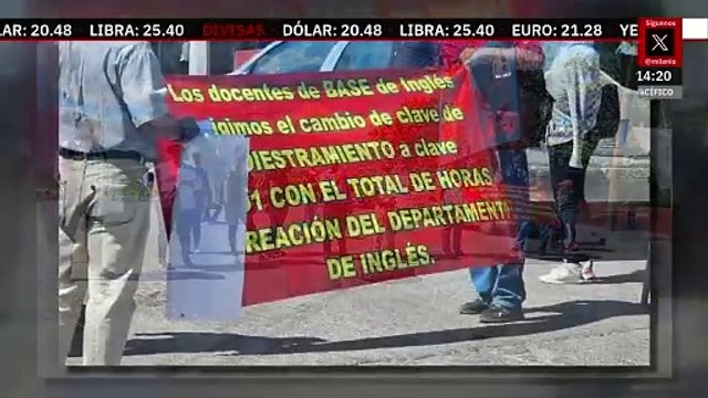 En Guerrero, profesores de inglés bloquean bulevar René Juárez Cisneros