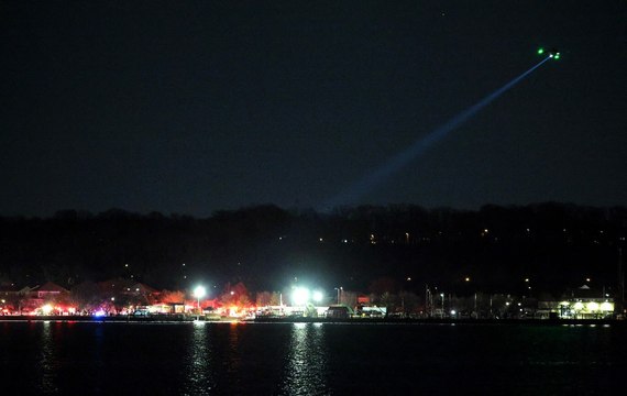 Un avión de pasajeros choca a un helicóptero militar en Washington