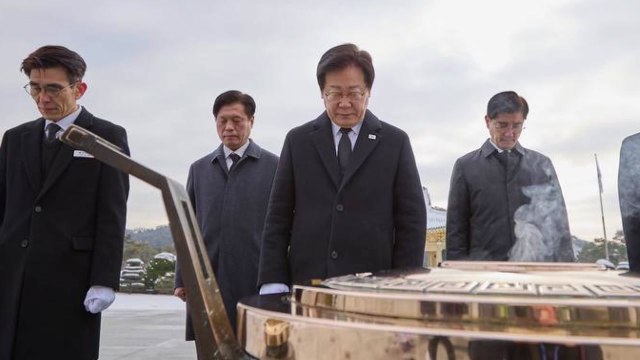 이재명, 대전 현충원 참배...채 상병 묘소 헌화도 / YTN