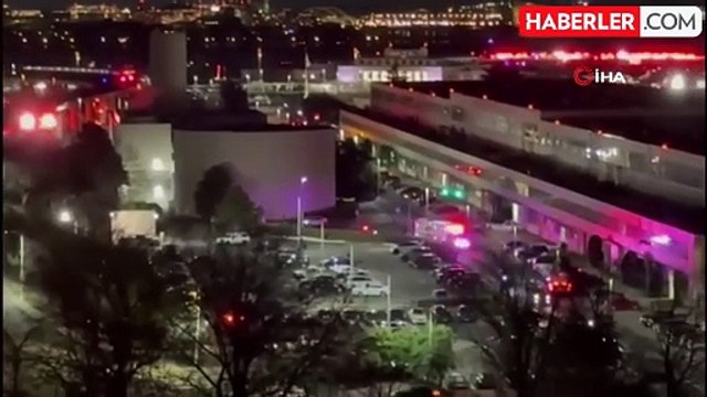 ABD'de Yolcu Uçağı ile Helikopter Çarpıştı, Nehre Düştü