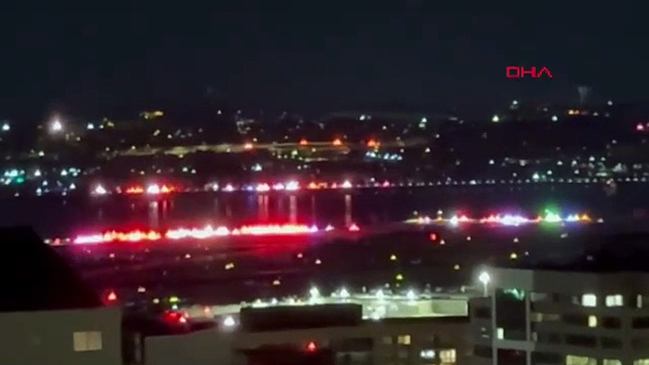 ABD'de helikopter ile çarpışan yolcu uçağı nehre düştü