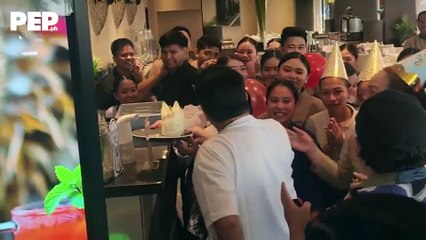 Willie Revillame gumanti ng surpresa matapos surpresahin ng hotel staff | PEP Hot Story