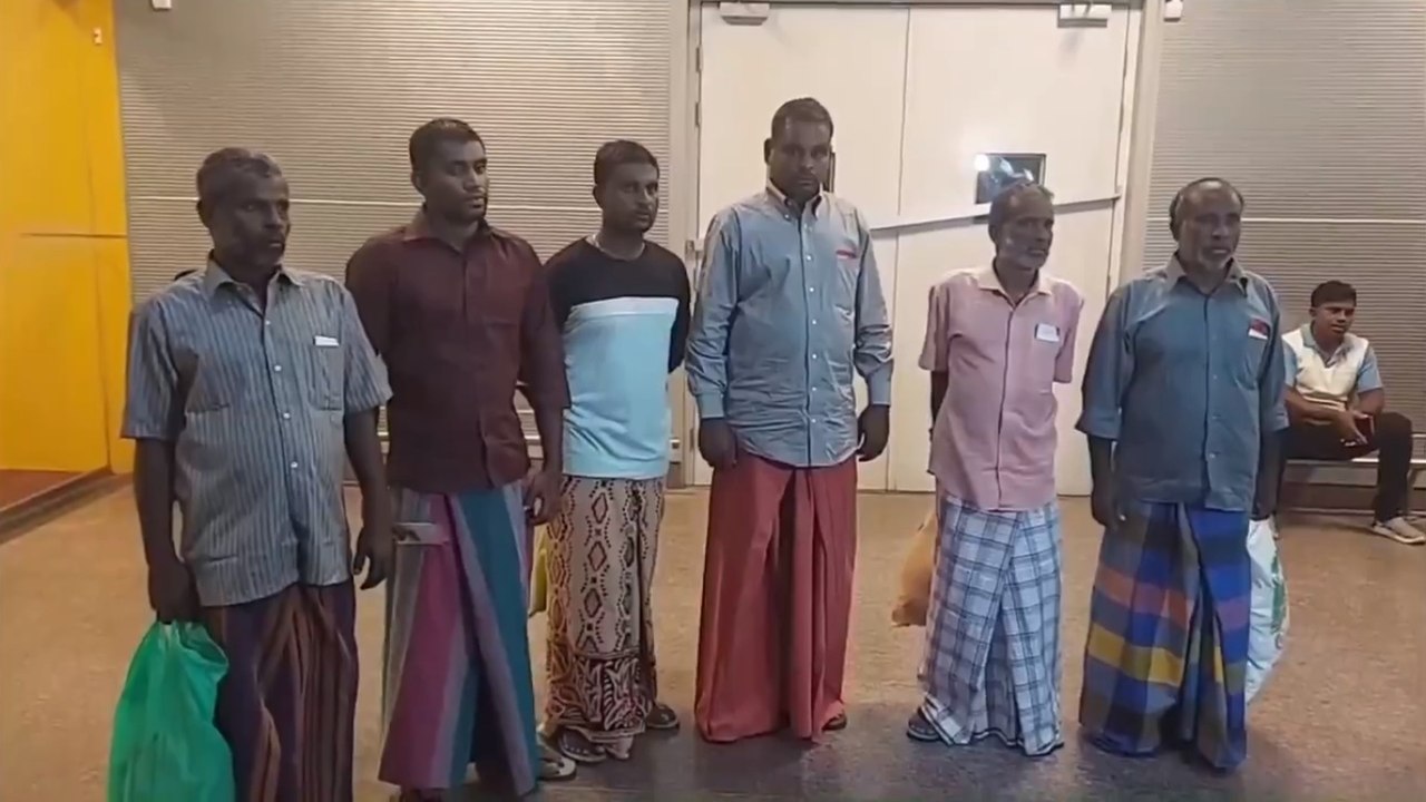 VIDEO: श्रीलंका की जेल से रिहा हुए तमिलनाडु के छह मछुआरे चेन्नई पहुंचे
