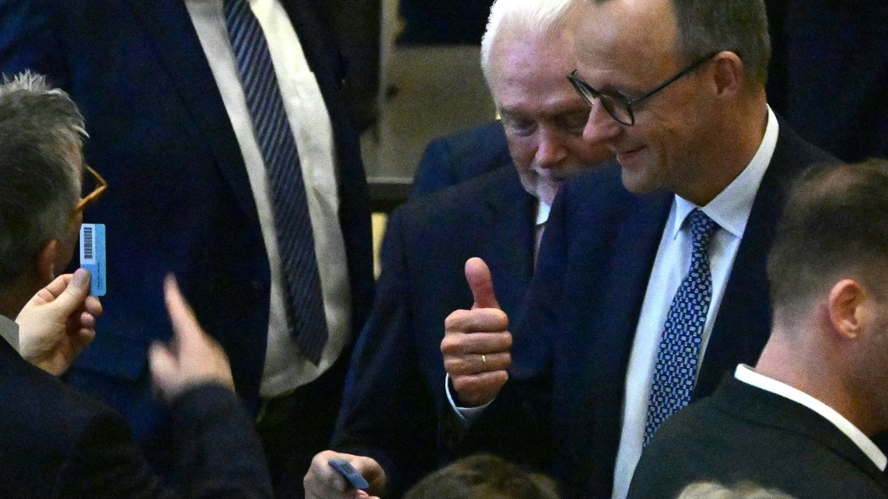 Mit AfD-Hilfe: Unions-Antrag zur Asylpolitik im Bundestag angenommen