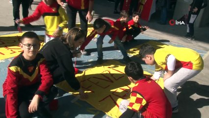 Göztepe’ye minik ellerden büyük destek