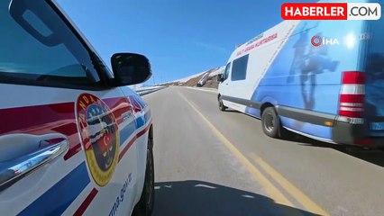 Erzurum'da Jandarma SAK Timleri Buzlu Gölete Dalış Eğitimi Gerçekleştirdi