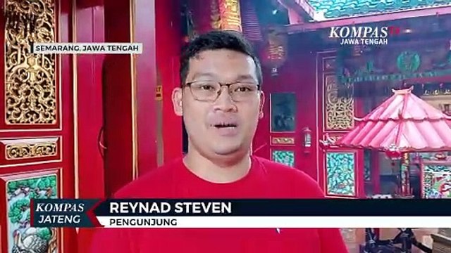 Atraksi Liong Meriahkan Imlek di Kelenteng Tay Kak Sie
