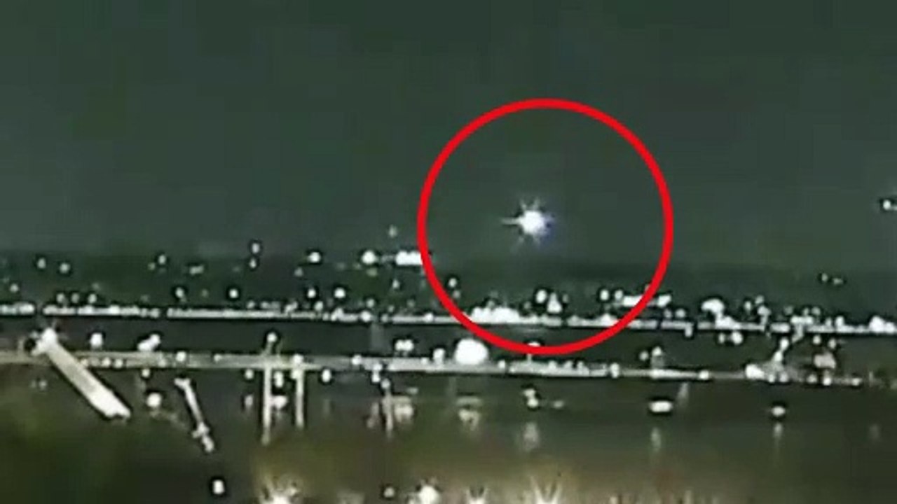 Usa, lo scontro in volo e poi l'esplosione: l'incidente tra l'aereo e l'elicottero