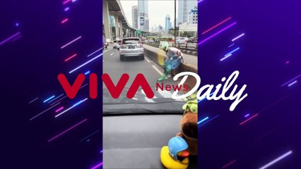 Aksi Heroik Driver Ojol 'Lumpuhkan' Biawak yang Dibawa..