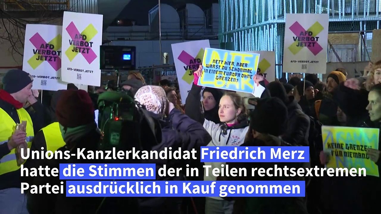 Merz und die AfD: Protest vor CDU-Zentrale in Berlin