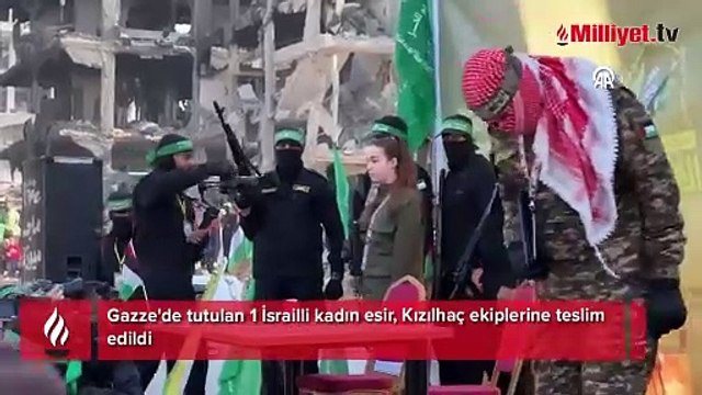 Gazze'de tutulan 1 İsrailli kadın esir, Kızılhaç ekiplerine teslim edildi