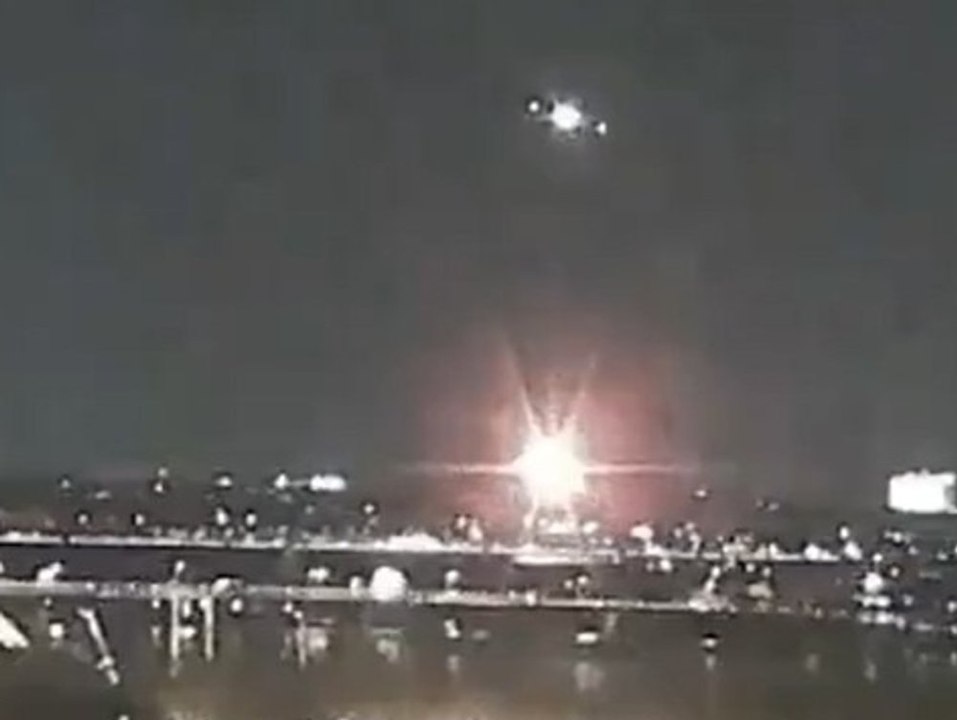 Flugzeug kollidiert mit Helikopter im Himmel über Washington