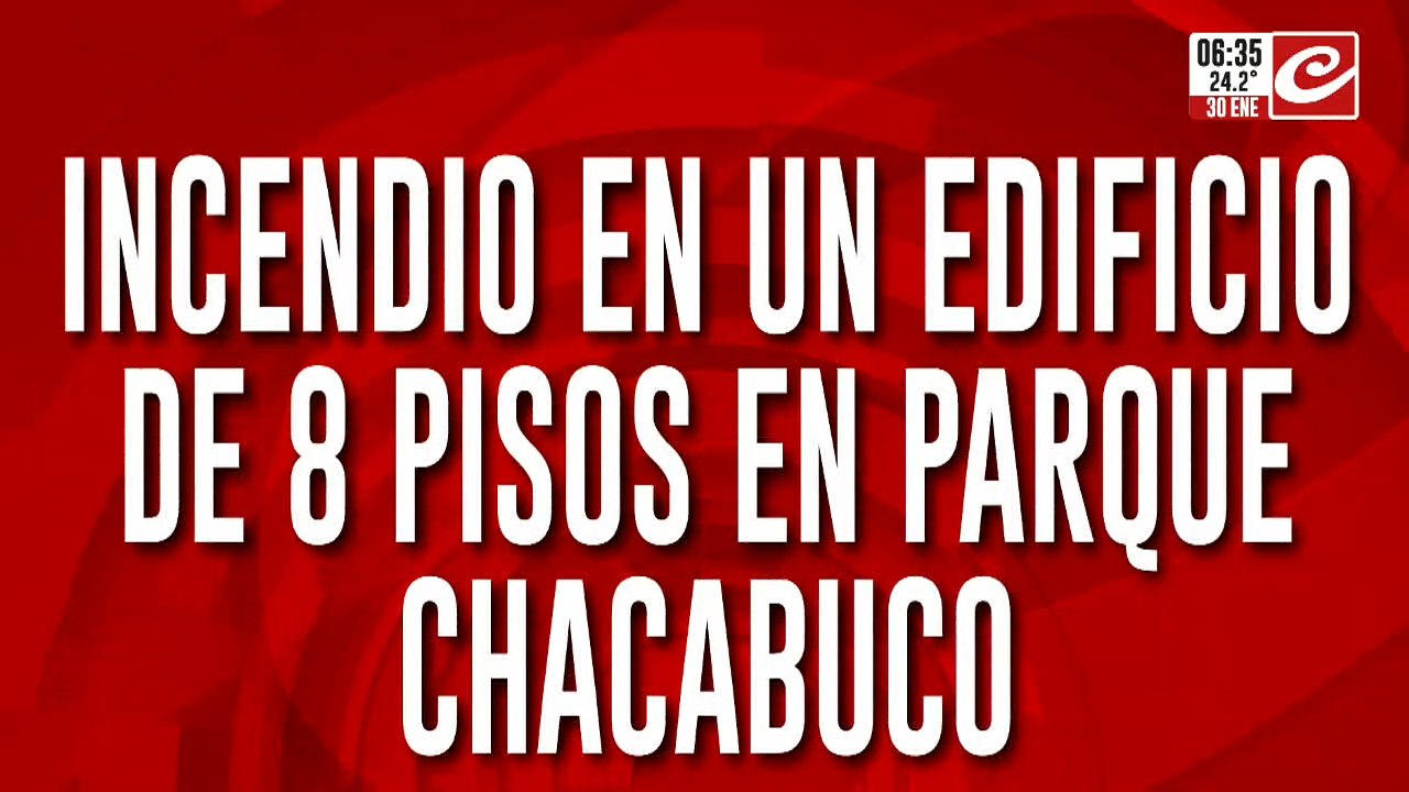 Incendio en un edificio de Parque Chacabuco: hay varias personas afectadas