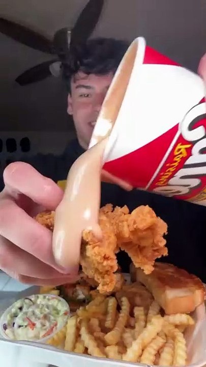 Follow for more ASMR videos🌮🍟 Credits: @dylaneatss_ #mukbang #asmr #fastfood #asmreating