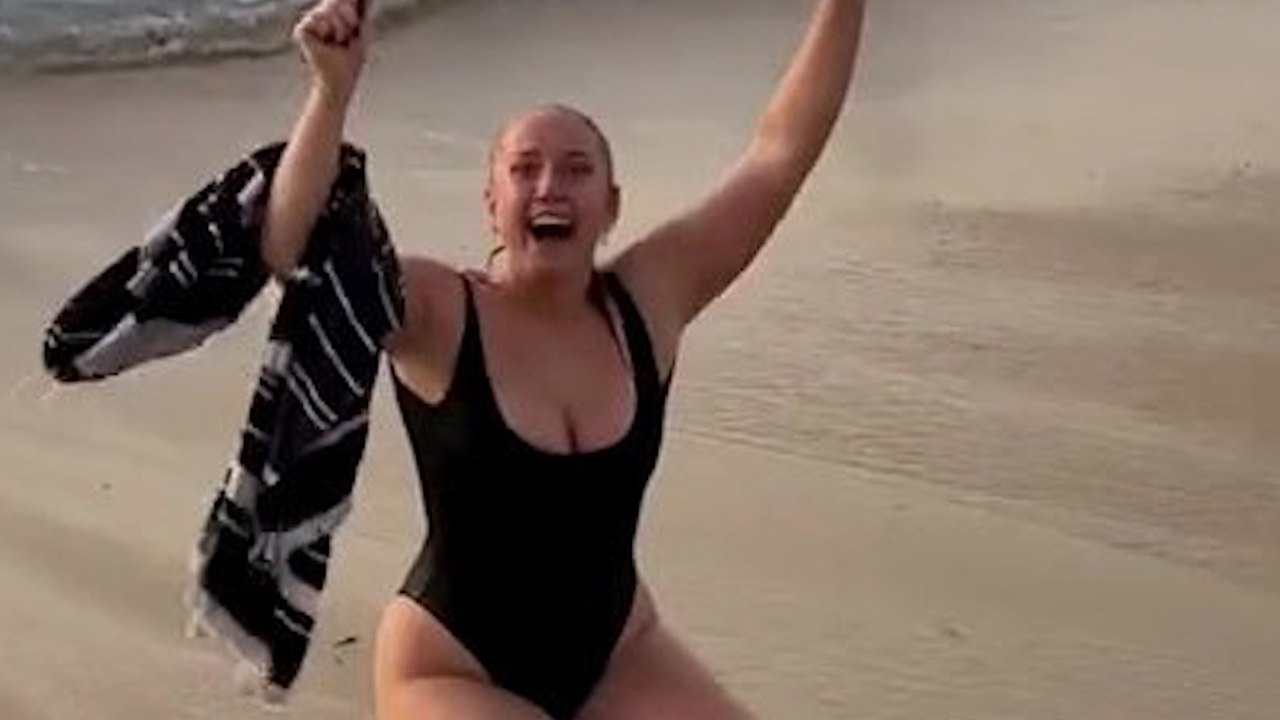 Freunde finden auf wundersame Weise Autoschlüssel, nachdem sie vom Meer weggespült wurden