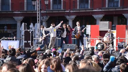 1.800 alumnos celebran el Día Escolar de la No Violencia y la Paz en la Plaza Mayor de Valladolid