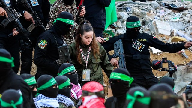 Hamás libera a 3 rehenes israelíes y 5 tailandeses tras 482 días en cautiverio