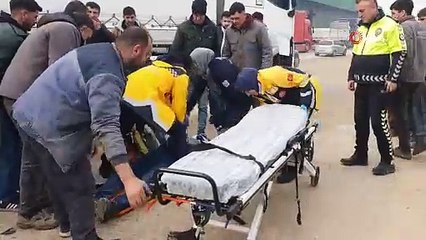 Kamyonet ile çarpışan motosikletli ağır yaralandı