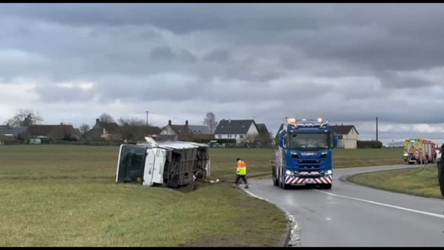 Si ribalta una scuolabus, in Francia studentessa di 15 anni muore