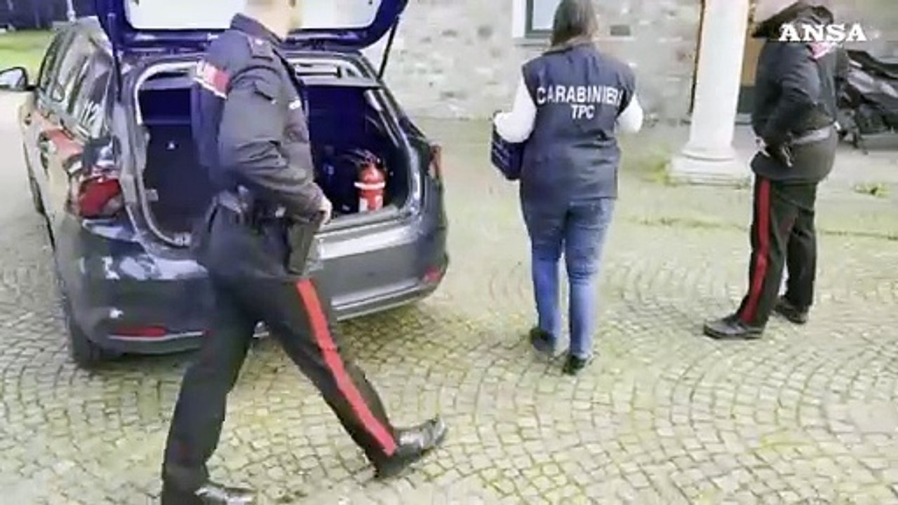 Roma, i carabinieri restituiscono reperti archeologici rubati