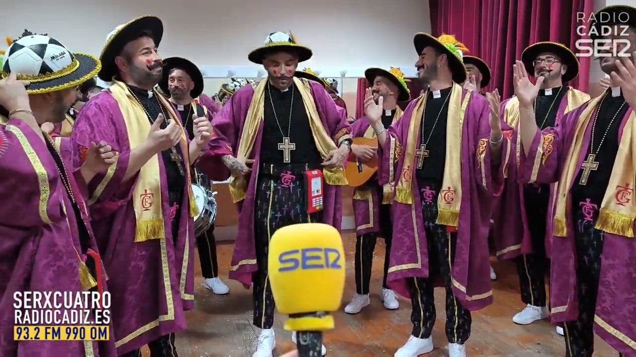 El calentamiento de la chirigota de Antonio Molina en los camerinos del COAC 2025